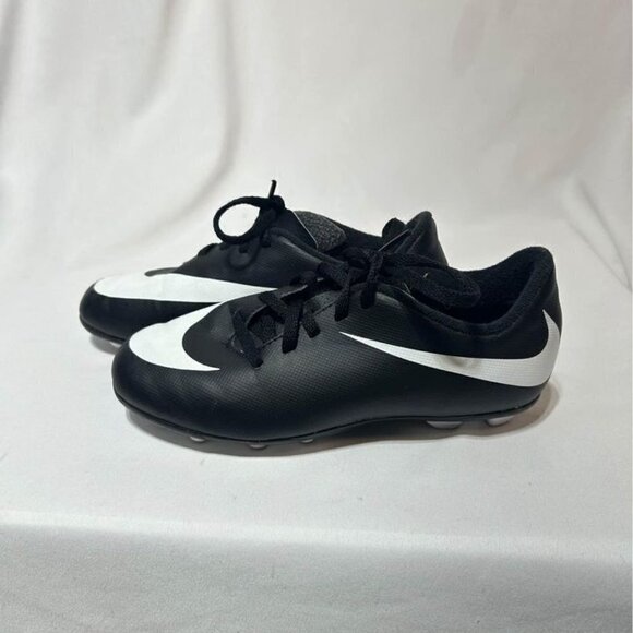 NIKE bravado firm ground soccer cleats. Kids size 1 youth. New condition. Worn o - Picture 3 of 9